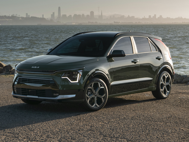 Profile view of a 2024 Kia Niro parked on the beach. | Kia Niro in Altoona, PA | Altoona Courtesy Kia