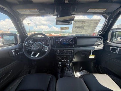 2025 Jeep Wrangler 4-Door Sahara 4x4