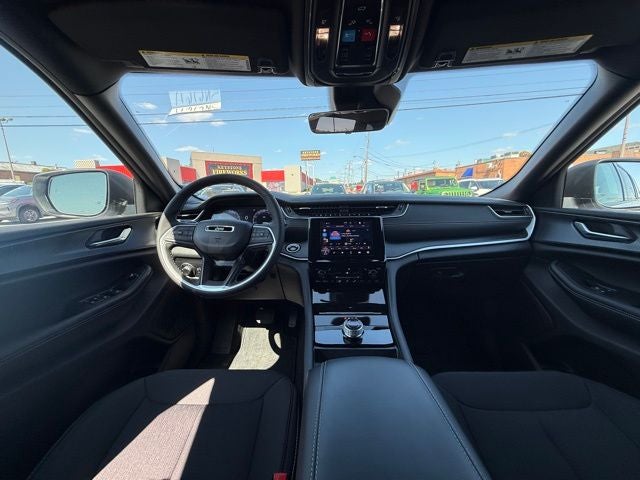 2025 Jeep Grand Cherokee Laredo X 4x4