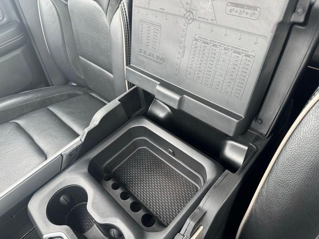 2020 RAM 1500 Laramie Crew Cab 4x4 5'7' Box