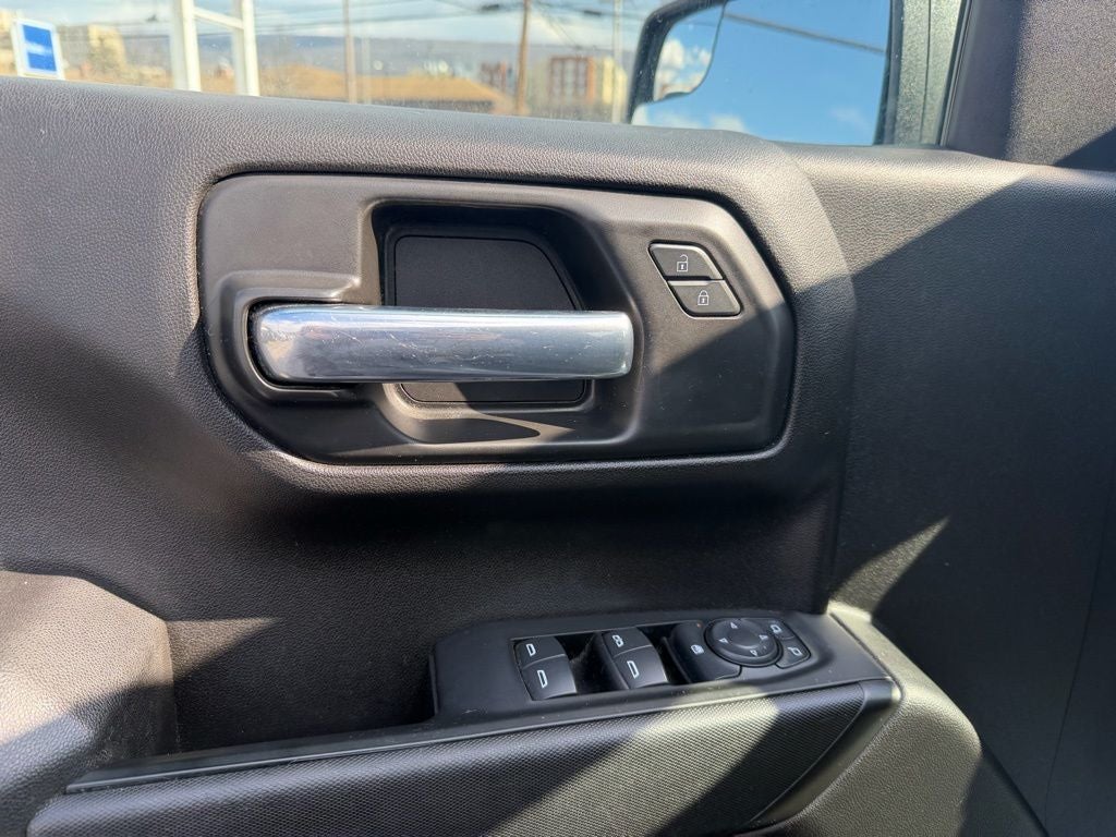 2023 Chevrolet Silverado 1500 4WD Crew Cab Short Bed Custom