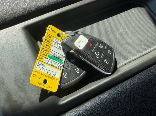 2023 Chevrolet Silverado 1500 4WD Crew Cab Short Bed Custom