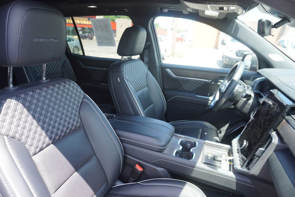 2024 GMC Acadia AWD Denali