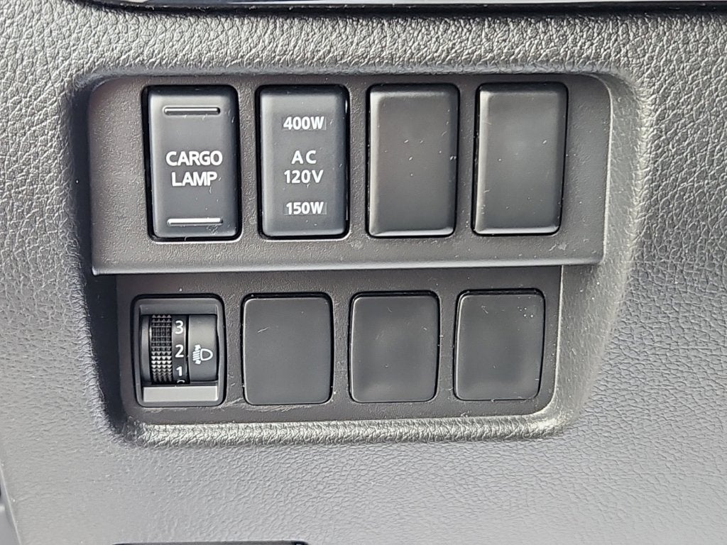 2024 Nissan TITAN Crew Cab SV 4x4