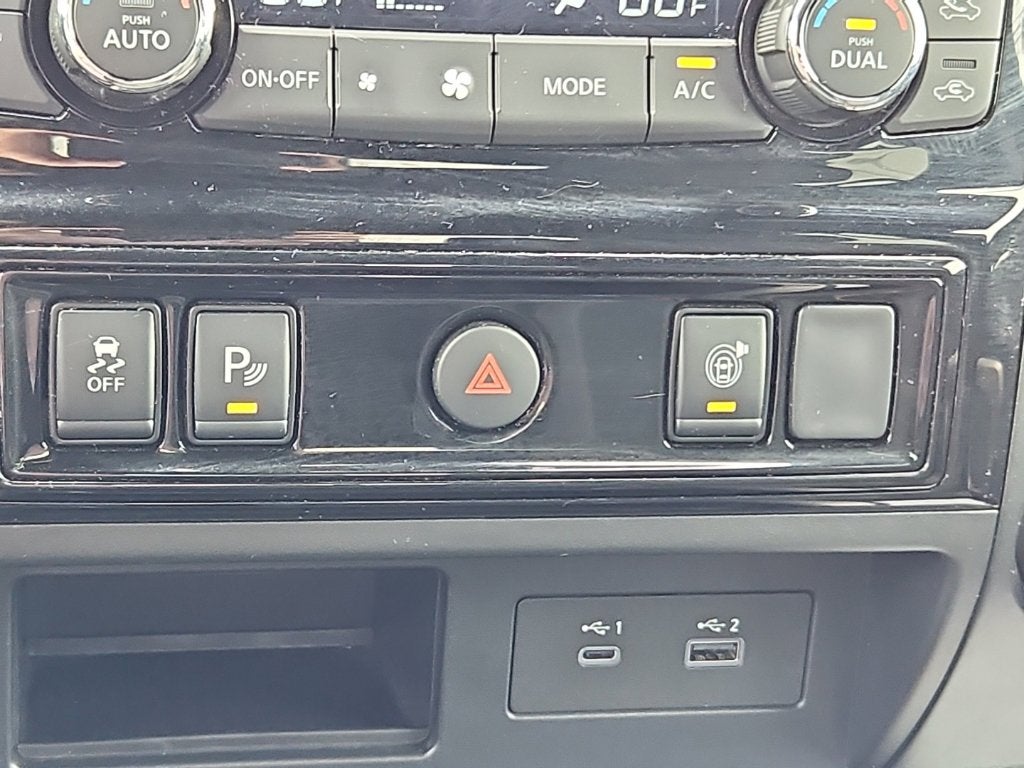 2024 Nissan TITAN Crew Cab SV 4x4