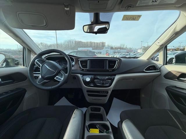 2024 Chrysler Voyager LX