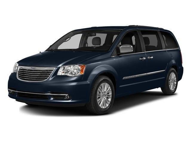 2016 Chrysler Town & Country Anniversary Edition's photo