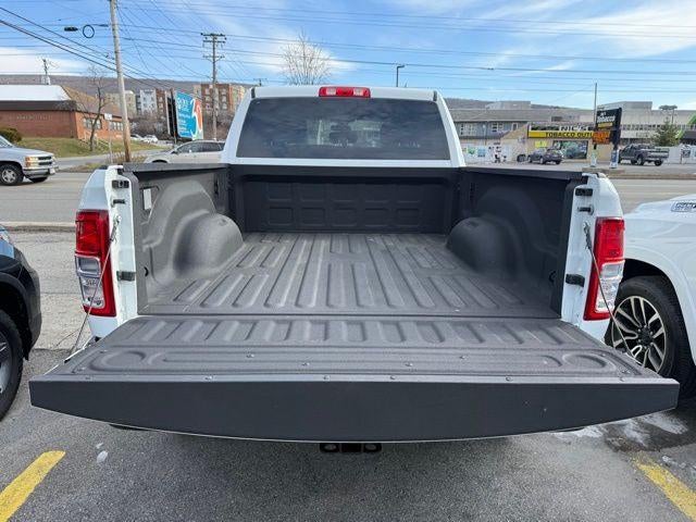 2022 RAM 2500 Tradesman Crew Cab 4x4 6'4' Box