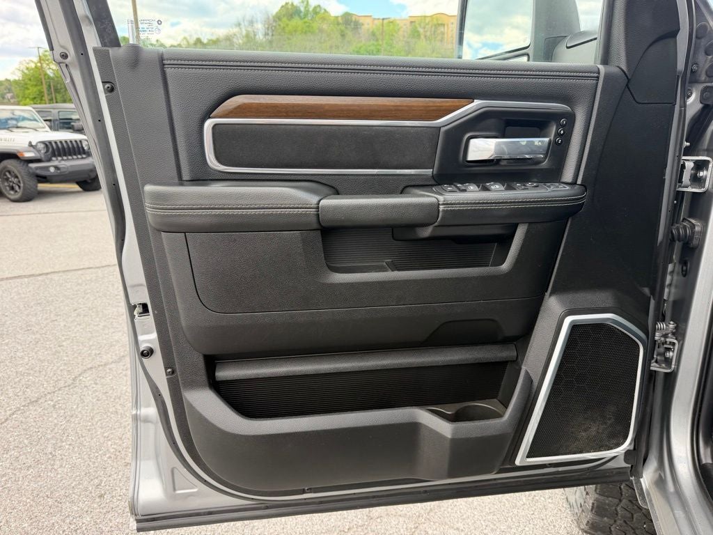 2024 RAM 2500 Laramie Crew Cab 4x4 6'4' Box