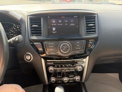2018 Nissan Pathfinder SV