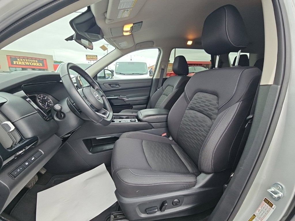 2025 Nissan Pathfinder SV 4WD