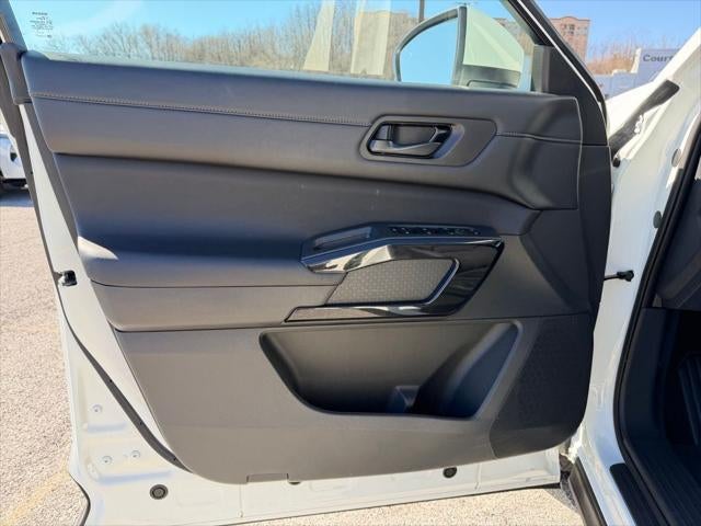 2025 Nissan Pathfinder SV 4WD