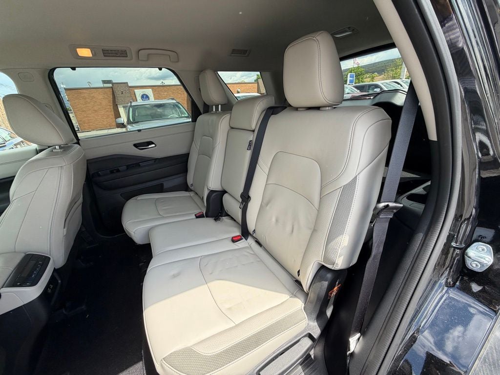 2025 Nissan Pathfinder SL 4WD