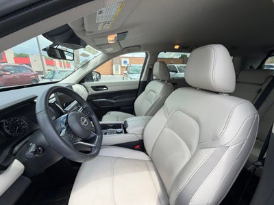 2025 Nissan Pathfinder SL 4WD