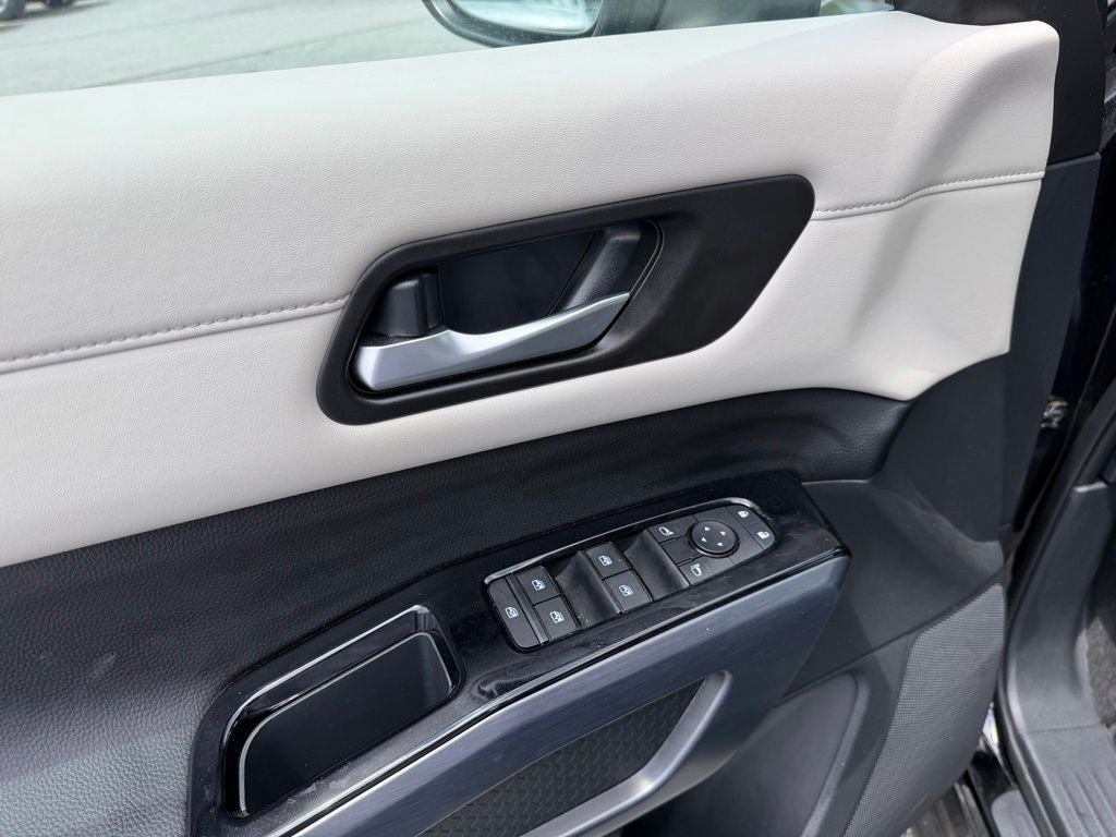 2025 Nissan Pathfinder SL 4WD