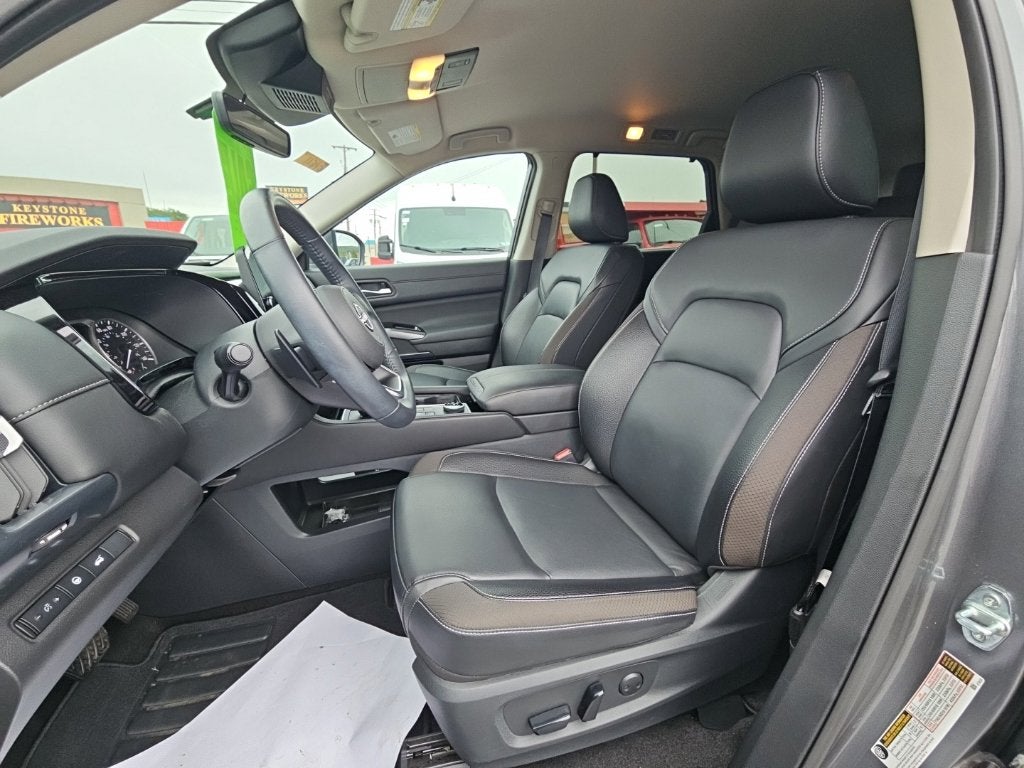 2025 Nissan Pathfinder SL 4WD