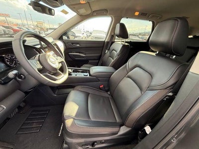 2025 Nissan Pathfinder SL 4WD