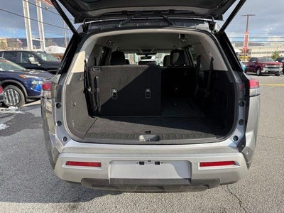 2025 Nissan Pathfinder SL 4WD