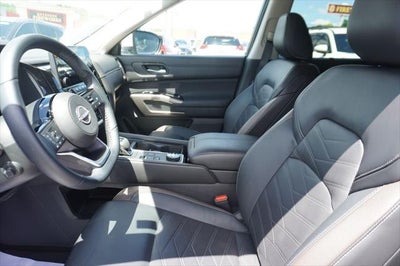 2024 Nissan Pathfinder Platinum 4WD