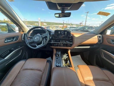 2023 Nissan Pathfinder Platinum 4WD