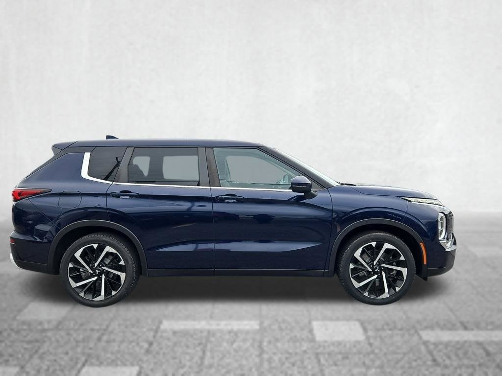 2022 Mitsubishi Outlander Base