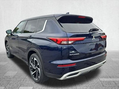 2022 Mitsubishi Outlander Base