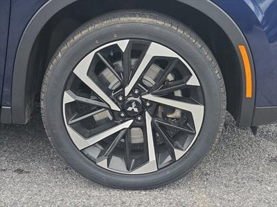 2022 Mitsubishi Outlander Base
