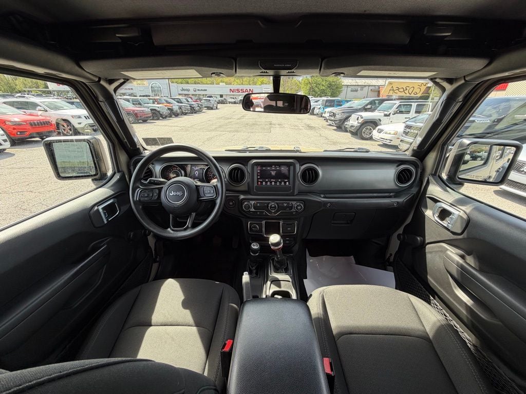2022 Jeep Gladiator Sport