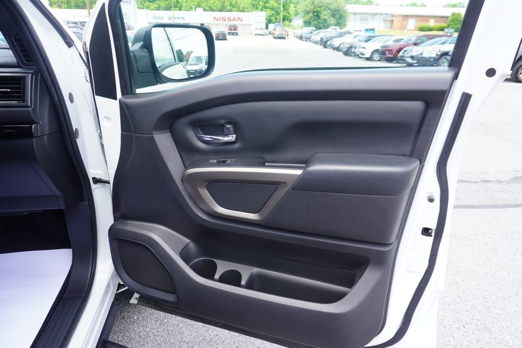 2024 Nissan Titan SV
