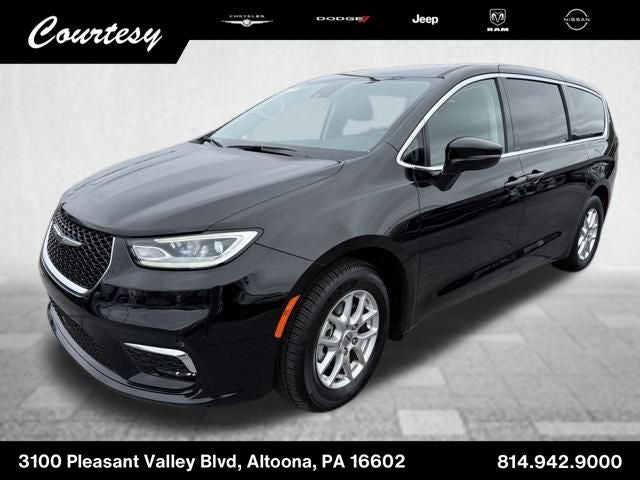 2024 Chrysler Pacifica Touring L's photo