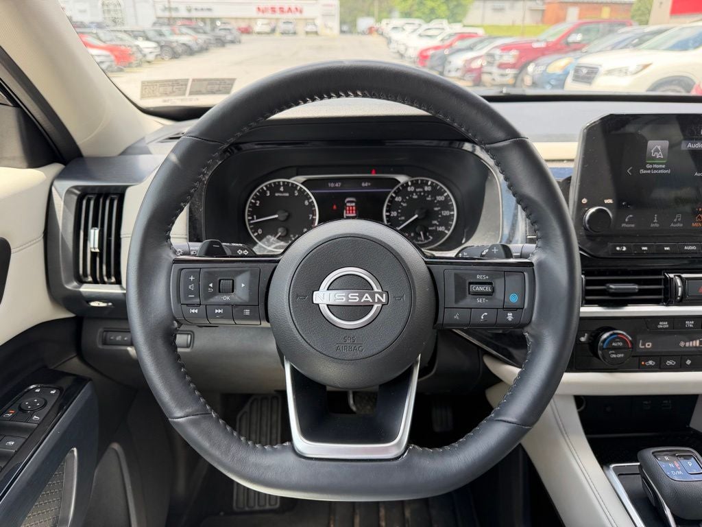 2025 Nissan Pathfinder SL