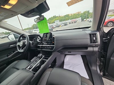 2025 Nissan Pathfinder SL