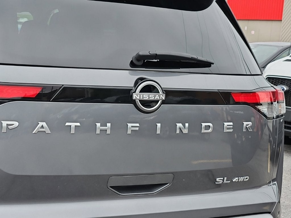 2025 Nissan Pathfinder SL