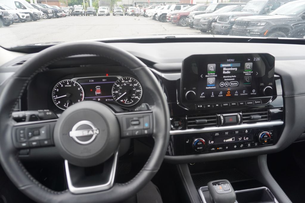 2025 Nissan Pathfinder SL