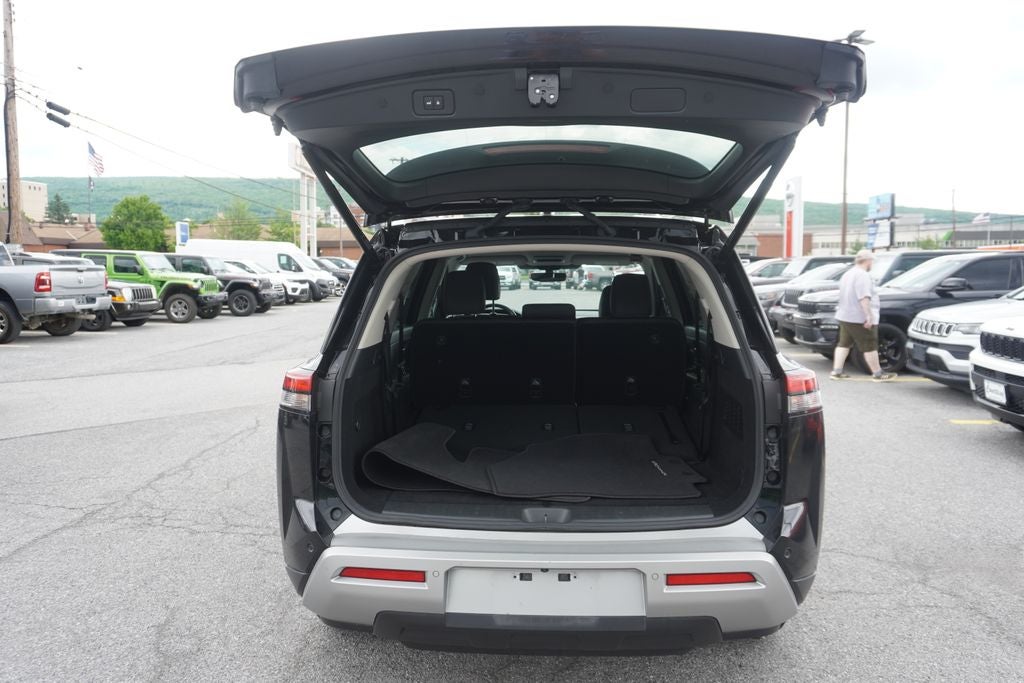 2025 Nissan Pathfinder SL