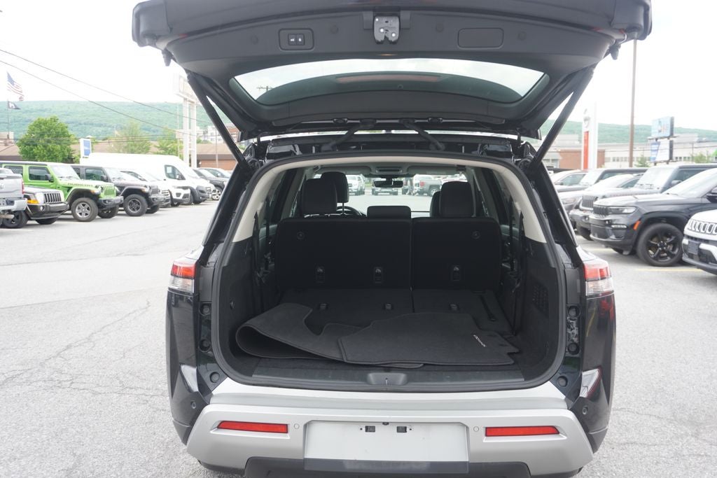 2025 Nissan Pathfinder SL