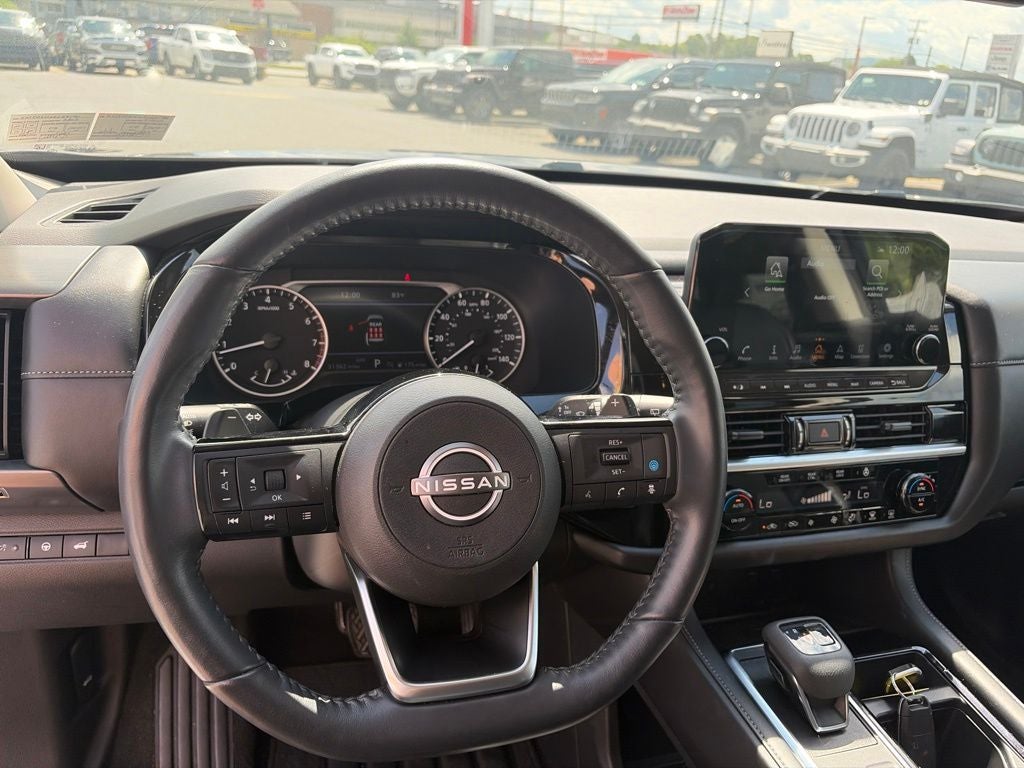 2024 Nissan Pathfinder SL