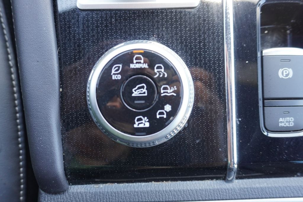 2023 Mitsubishi Outlander Base