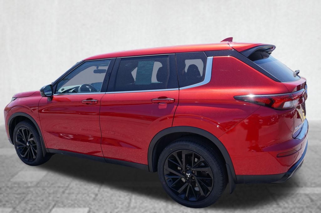 2023 Mitsubishi Outlander Base