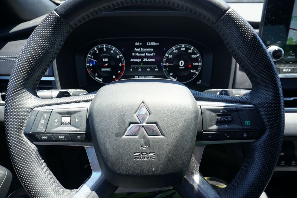 2023 Mitsubishi Outlander Base