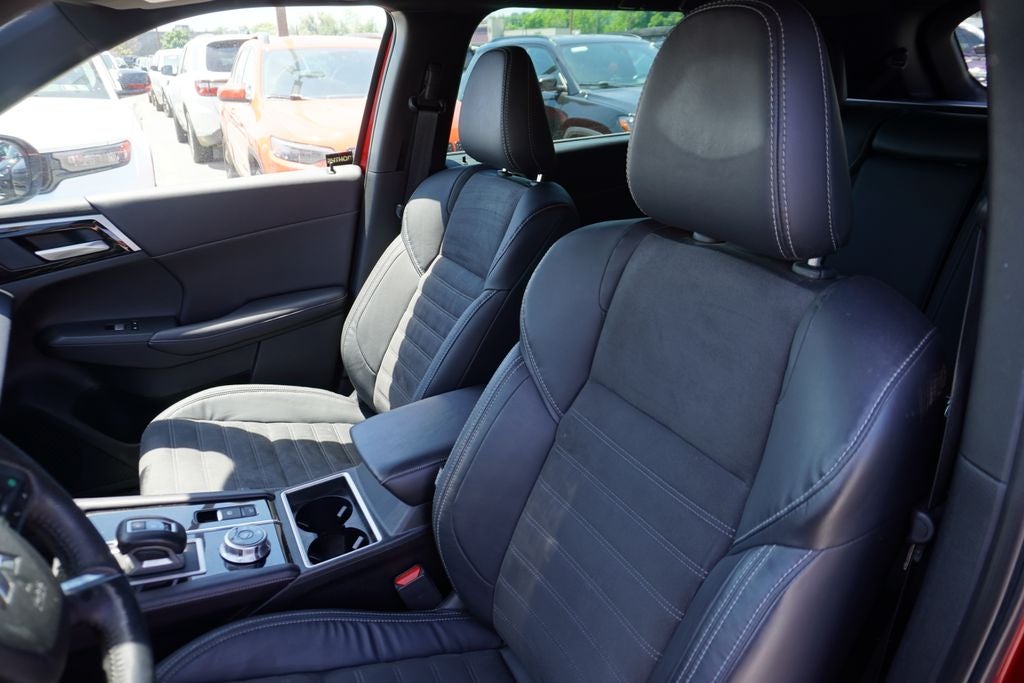 2023 Mitsubishi Outlander Base