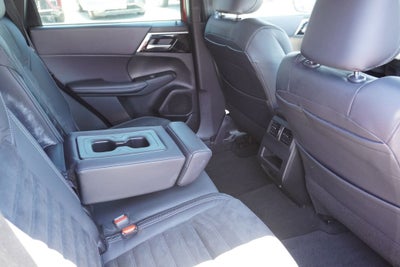 2023 Mitsubishi Outlander Base