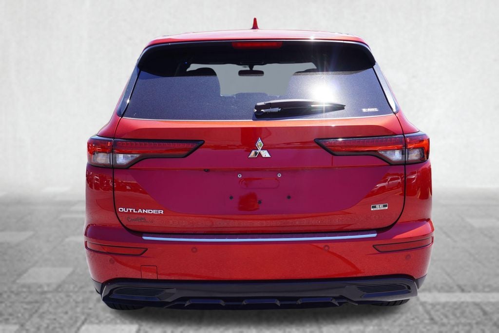 2023 Mitsubishi Outlander Base
