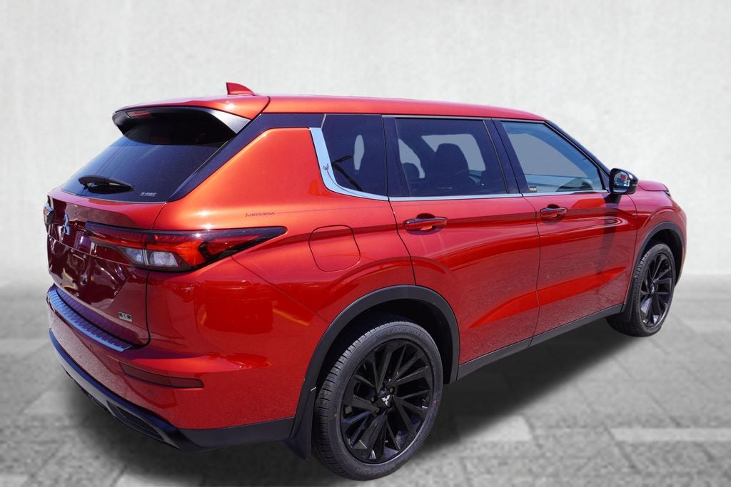 2023 Mitsubishi Outlander Base