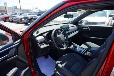 2023 Mitsubishi Outlander Base