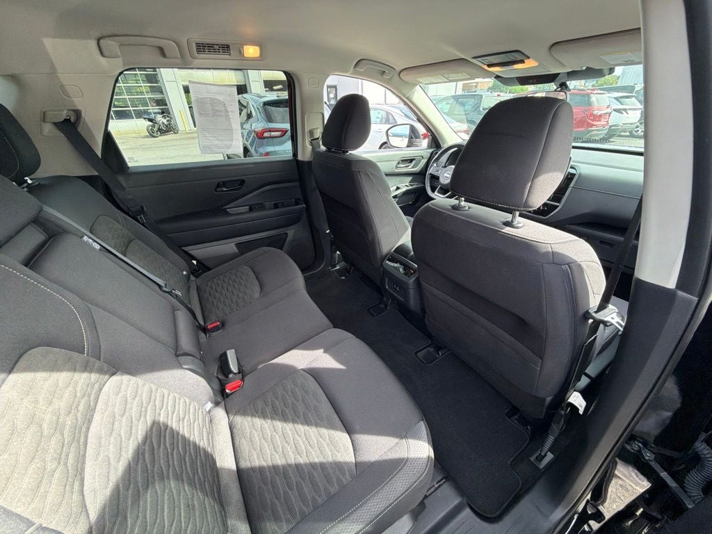 2023 Nissan Pathfinder SV