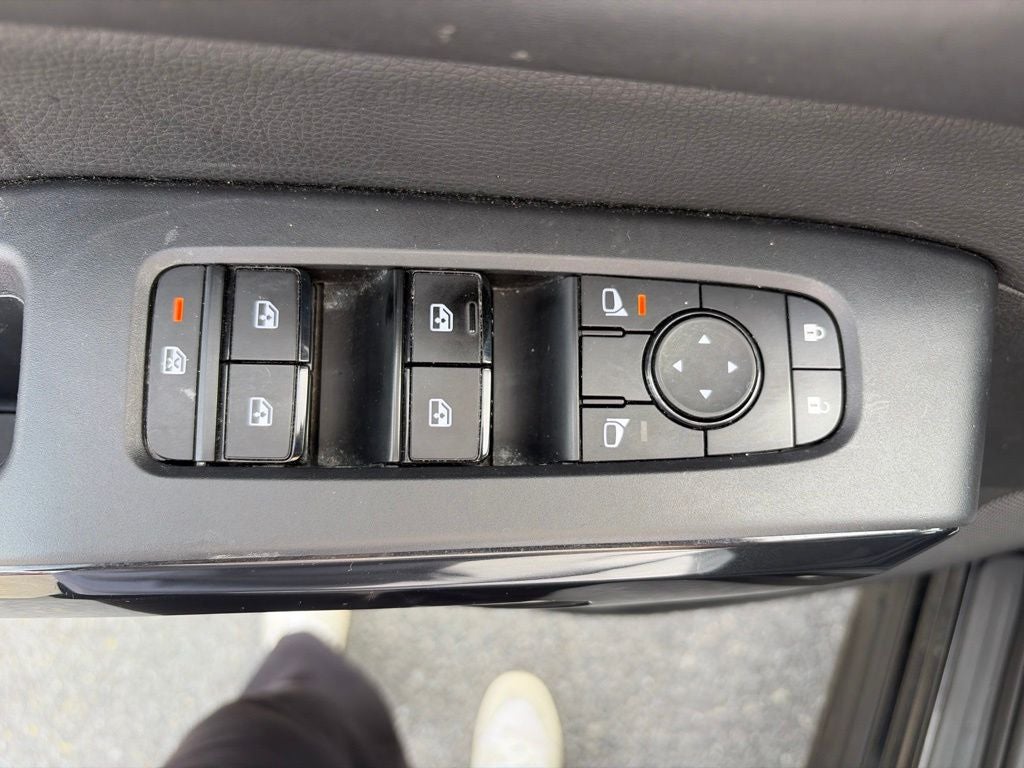 2023 Nissan Pathfinder SV