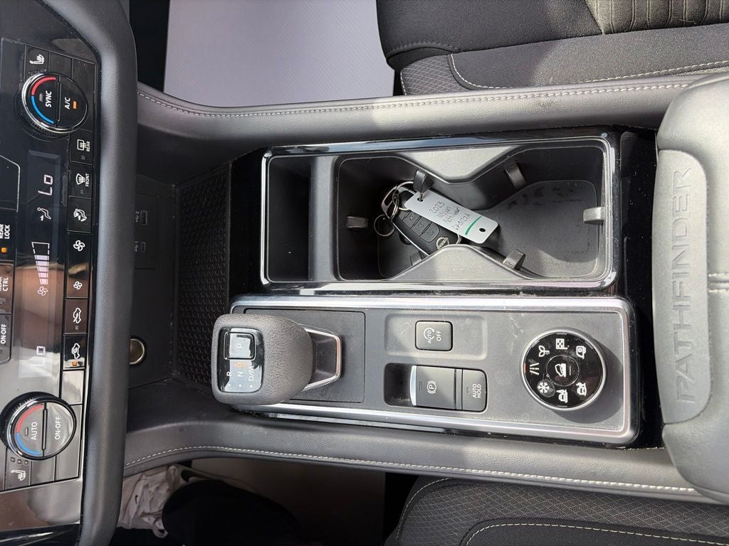 2023 Nissan Pathfinder SV
