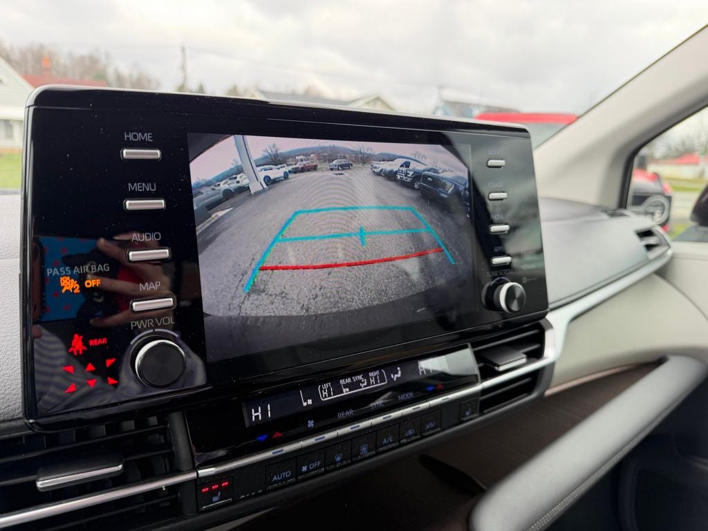 2022 Toyota Sienna XLE 8 Passenger