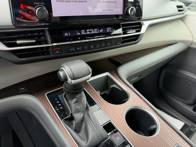 2022 Toyota Sienna XLE 8 Passenger